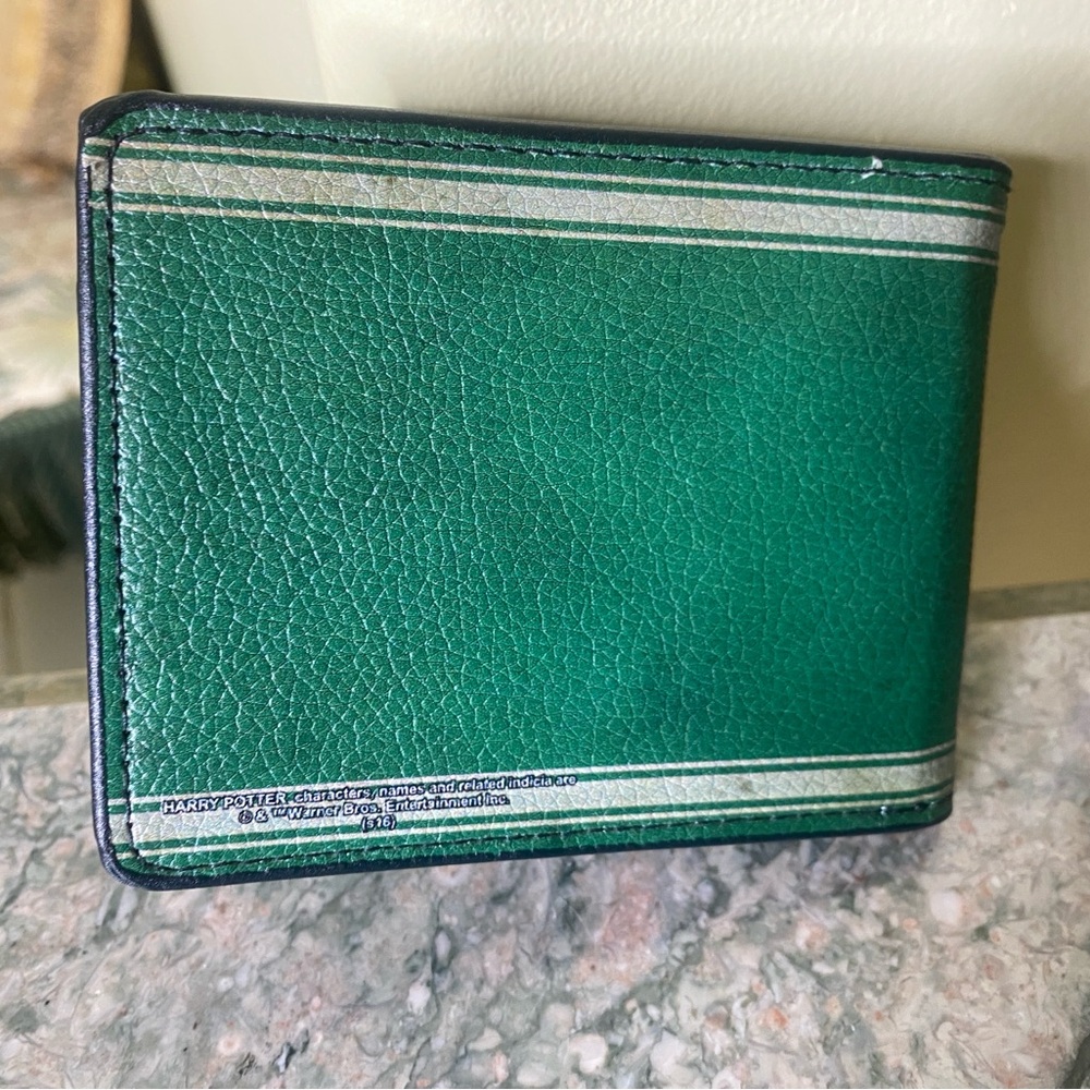 Harry Potter Buckle-Down Green Slytherin Crest Wallet - Picture 3 of 5